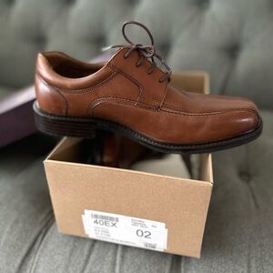 Johnstone & Murphy Men’s size 8 dress shoes
